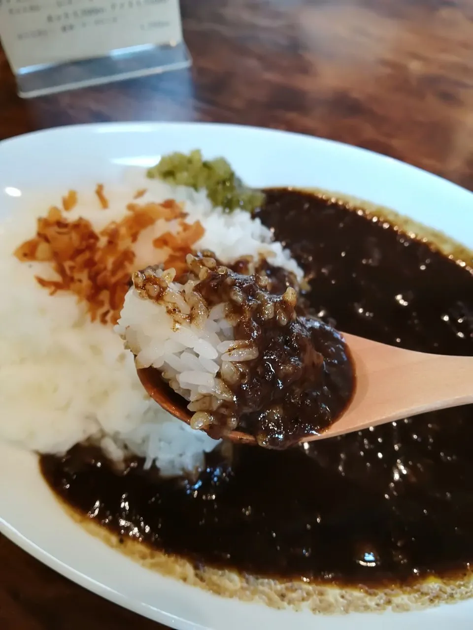 真鍋島のモトエカフェ
モトエカレーは牛スジ煮込みでうまうま～( ≧∀≦)ノ|深夜特急fさん