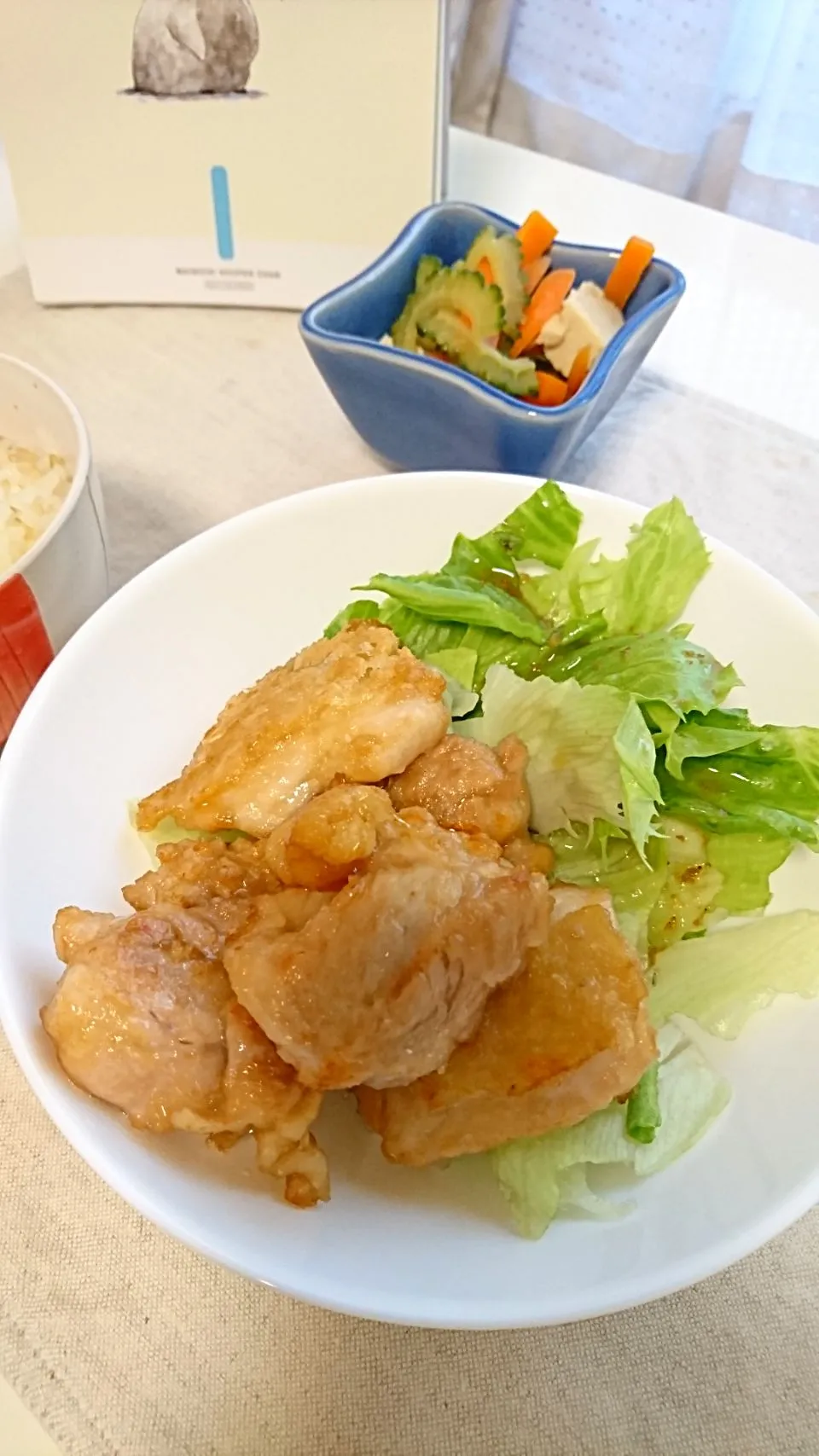 Snapdishの料理写真:唐揚げ&おひたし #ゴーヤ #ニンジン #冷凍豆腐 #つまり高野豆腐|やのさん