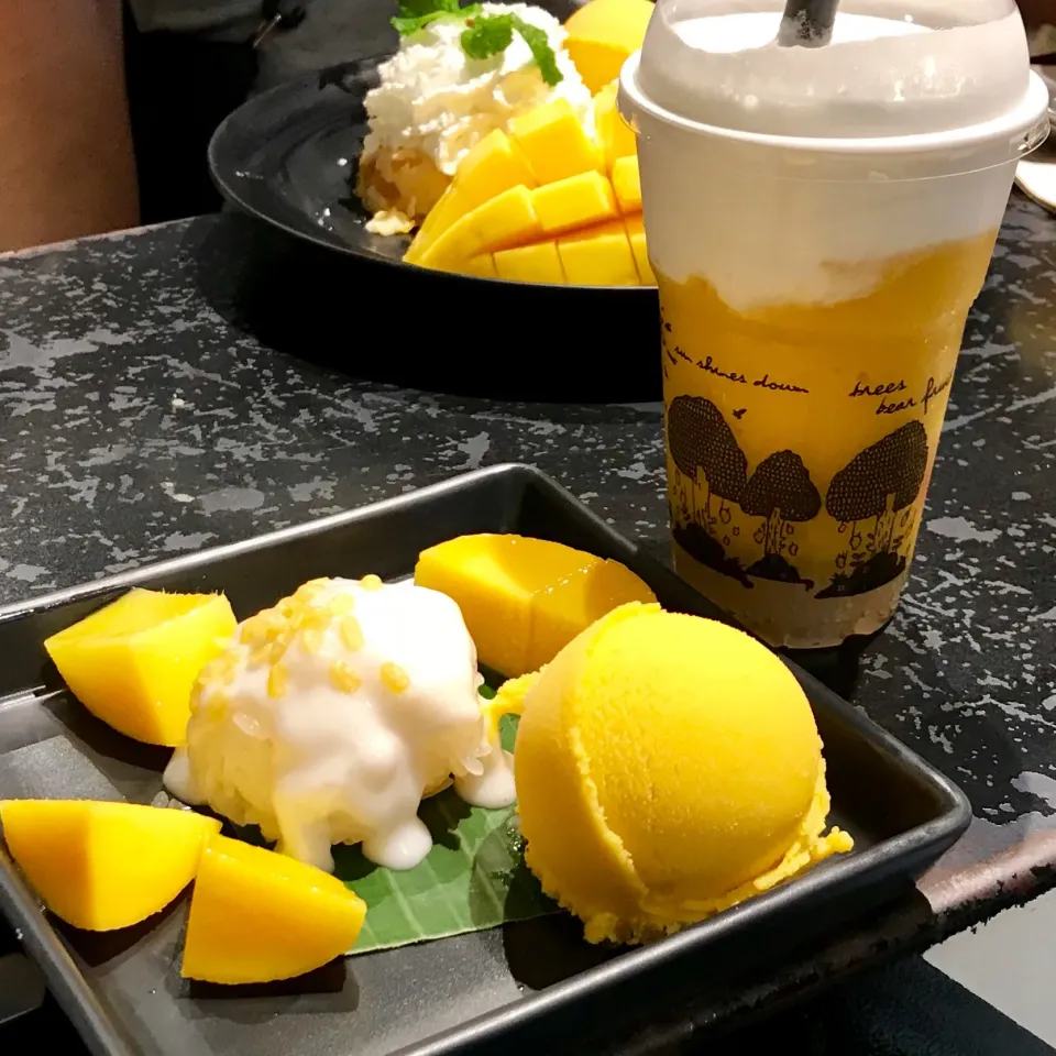 Mango with sticky rice|venerdiさん