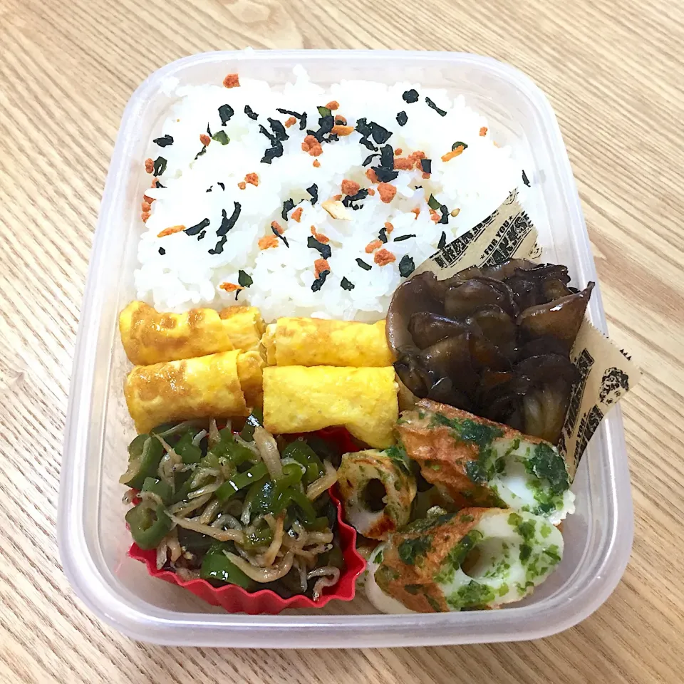 Snapdishの料理写真:月曜日の旦那さんのお弁当☺︎ #お弁当記録  #ちくわの磯辺揚げ #舞茸のソテー|むさけんさん