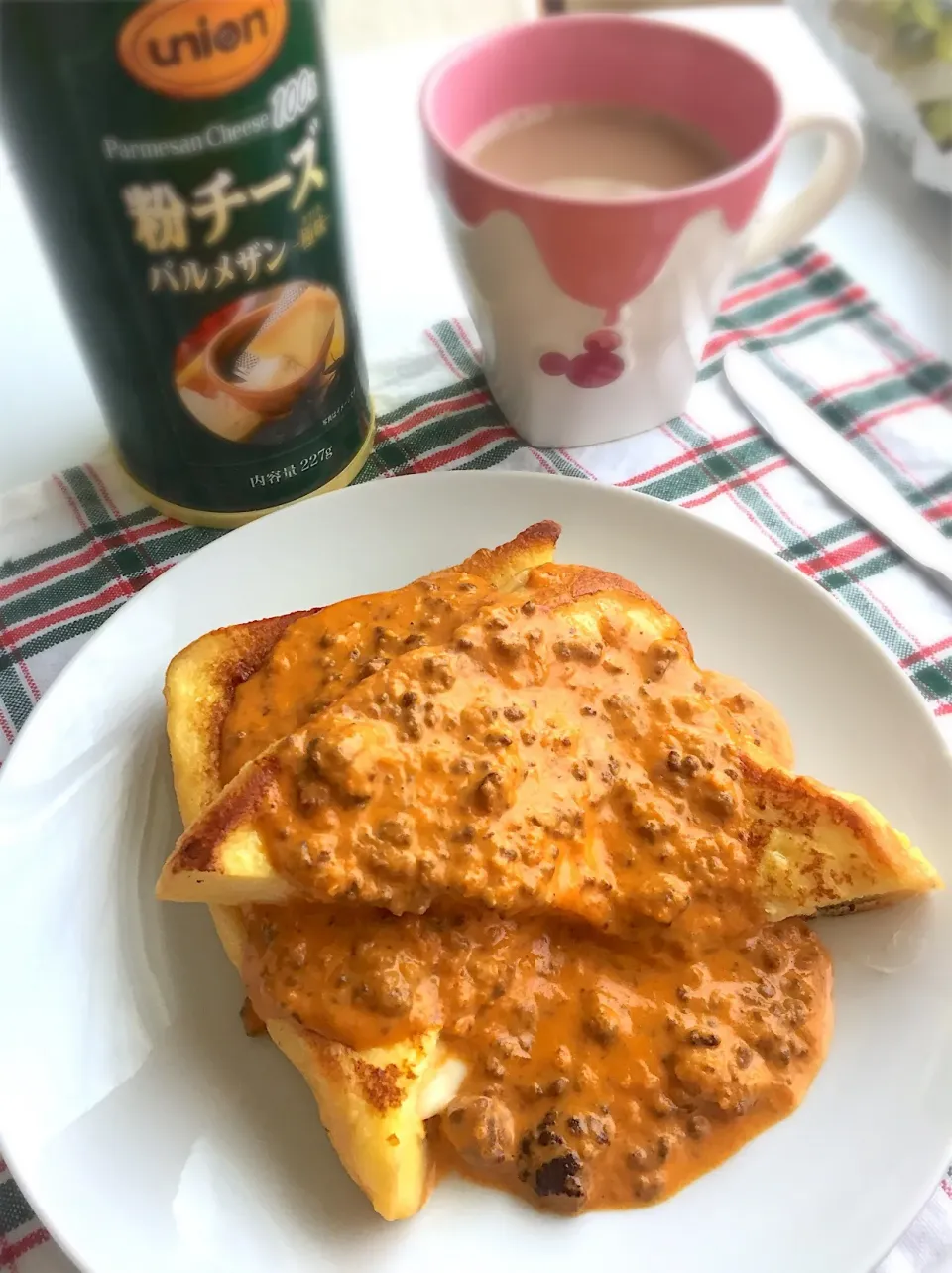 モッツァレラとトマトを挟んだパングラタン ボロネーゼのトマトクリームソースがけ|kyoさん