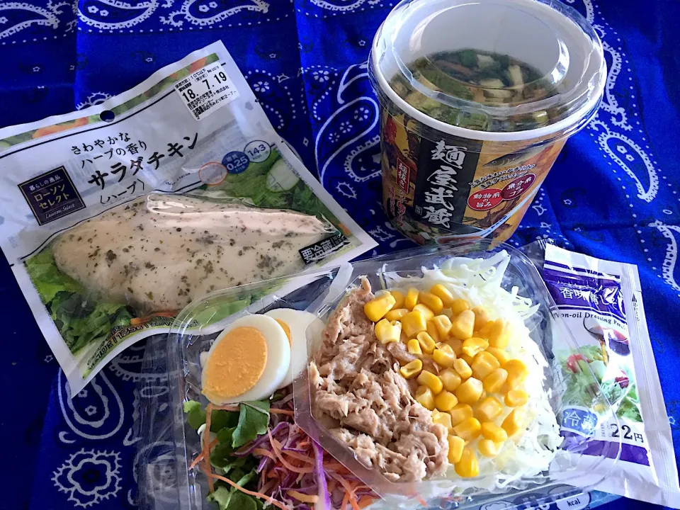 サラダチキンハーブ、シーチキン&コーンサラダ、麺屋武蔵麺抜きら〜麺スープ|Tadahiko Watanabeさん