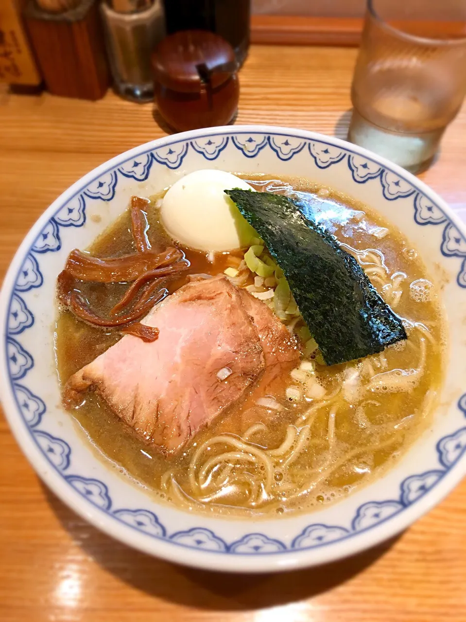 Snapdishの料理写真:煮干しらーめん＋潮味玉
@つじ田 奥の院|morimi32さん