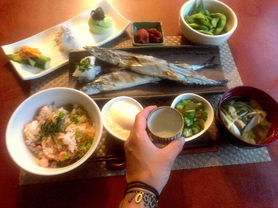 Today's Dinner🍴前菜･苺梅･枝豆･秋刀魚の塩焼き･紫蘇香る塩焼鮭混ぜ込みご飯･大和芋&温泉卵･ｵｸﾗ&めかぶ･あおさと平茸のお吸い物|🌈Ami🍻さん