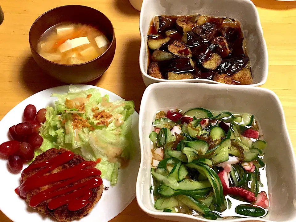 今日の晩御飯(*´ω`*)
🍆茄子の焼き浸し
もずく酢で酢の物
牛すじコロッケ
豆腐と🥕人参の味噌汁|R-Kさん