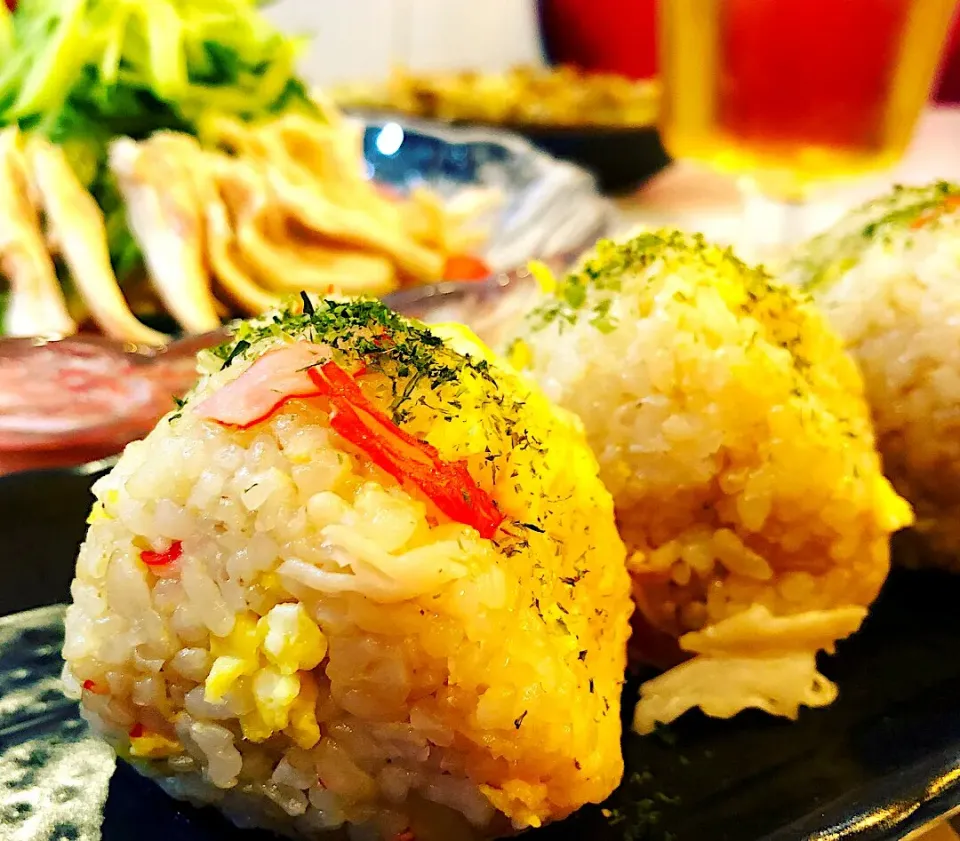 カニカマと炒り卵の白ダシおにぎり🍙|ハマちゃんさん