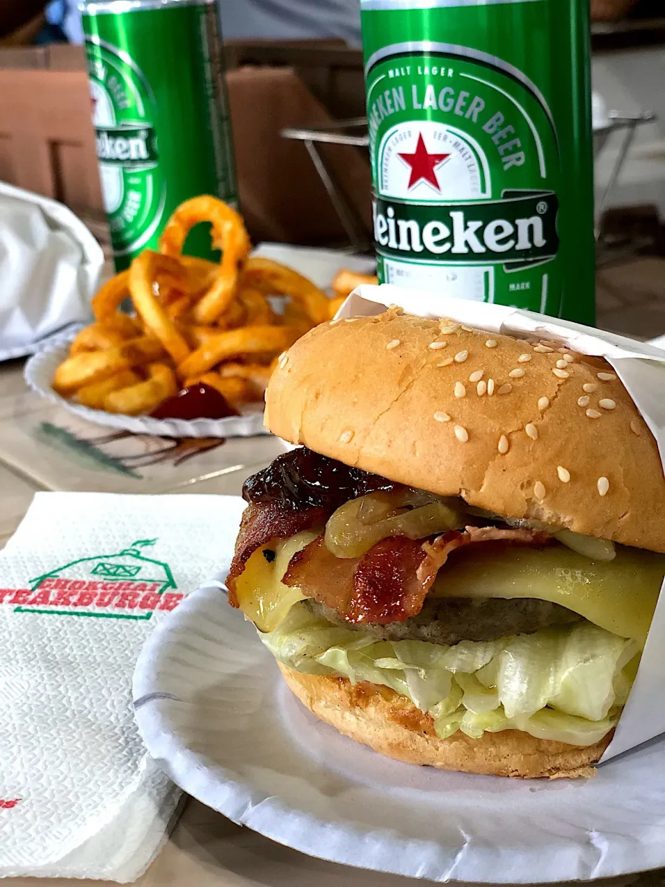 タイ出張 最終日 牧場でハンバーガー🍔
気づいたらこの旅でタイ料理一つも撮ってない💦💦💦|BUBUさん