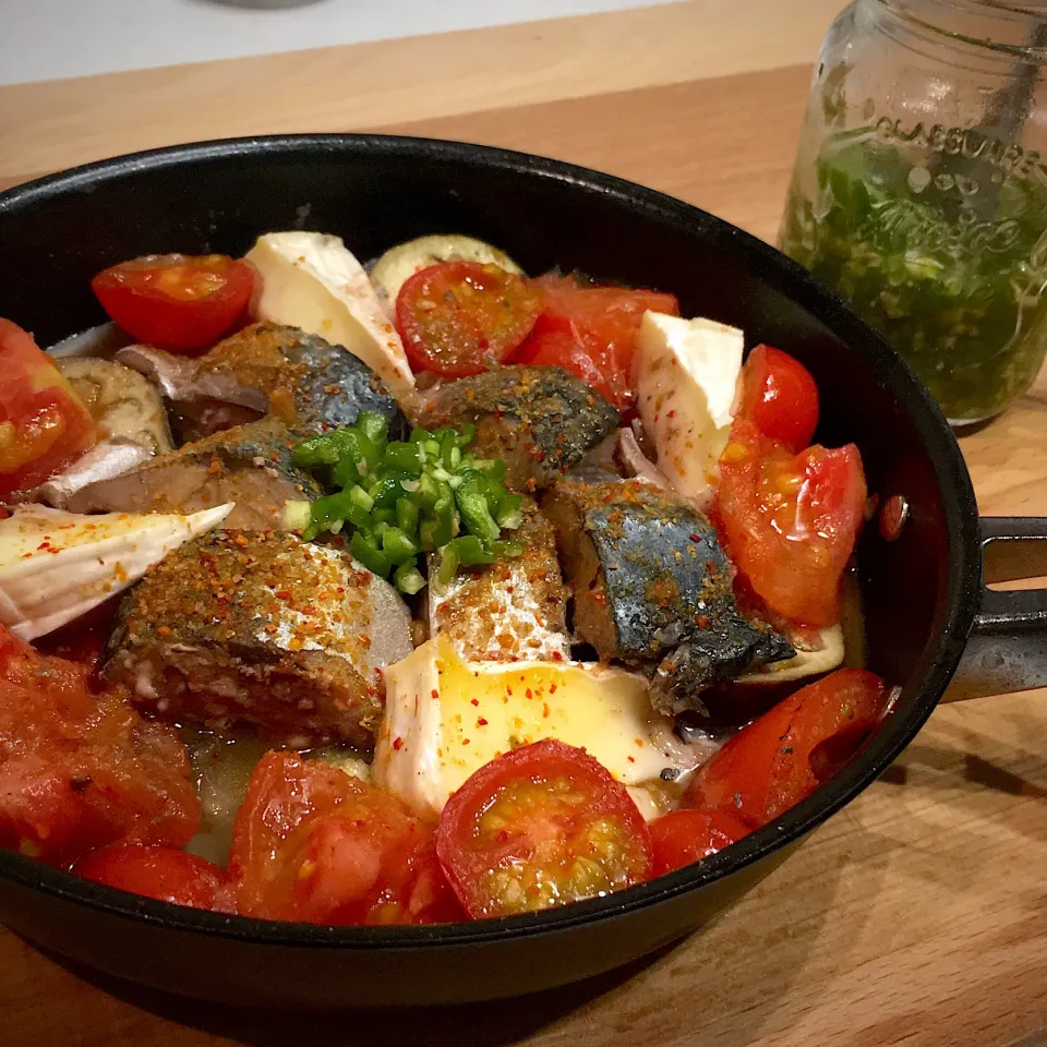 鯖缶と夏野菜のケイジャン煮込み🔥|べべべさん