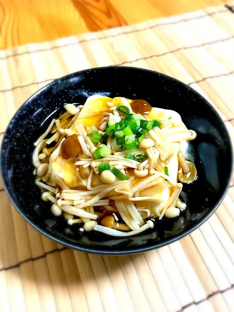 きのこあんかけ温豆腐 アレンジ 【sayaさんの料理 パリッと焼いた鶏の万能ソースがけ】|sayaさん