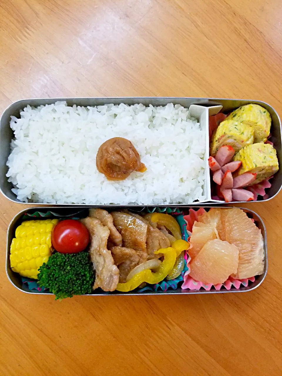 Snapdishの料理写真:7月3日　日の丸弁当　豚の照り焼き　とうもろこし　玉子焼　グレープフルーツ|あけみさん