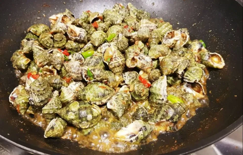 saute sea snails in spicy sauce|steven z.y.さん