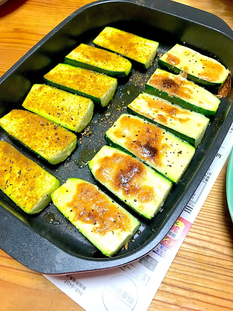 ズッキーニのグリル焼き
カレー&チーズ
#カレーパウダー
#粉チーズ|misakoさん