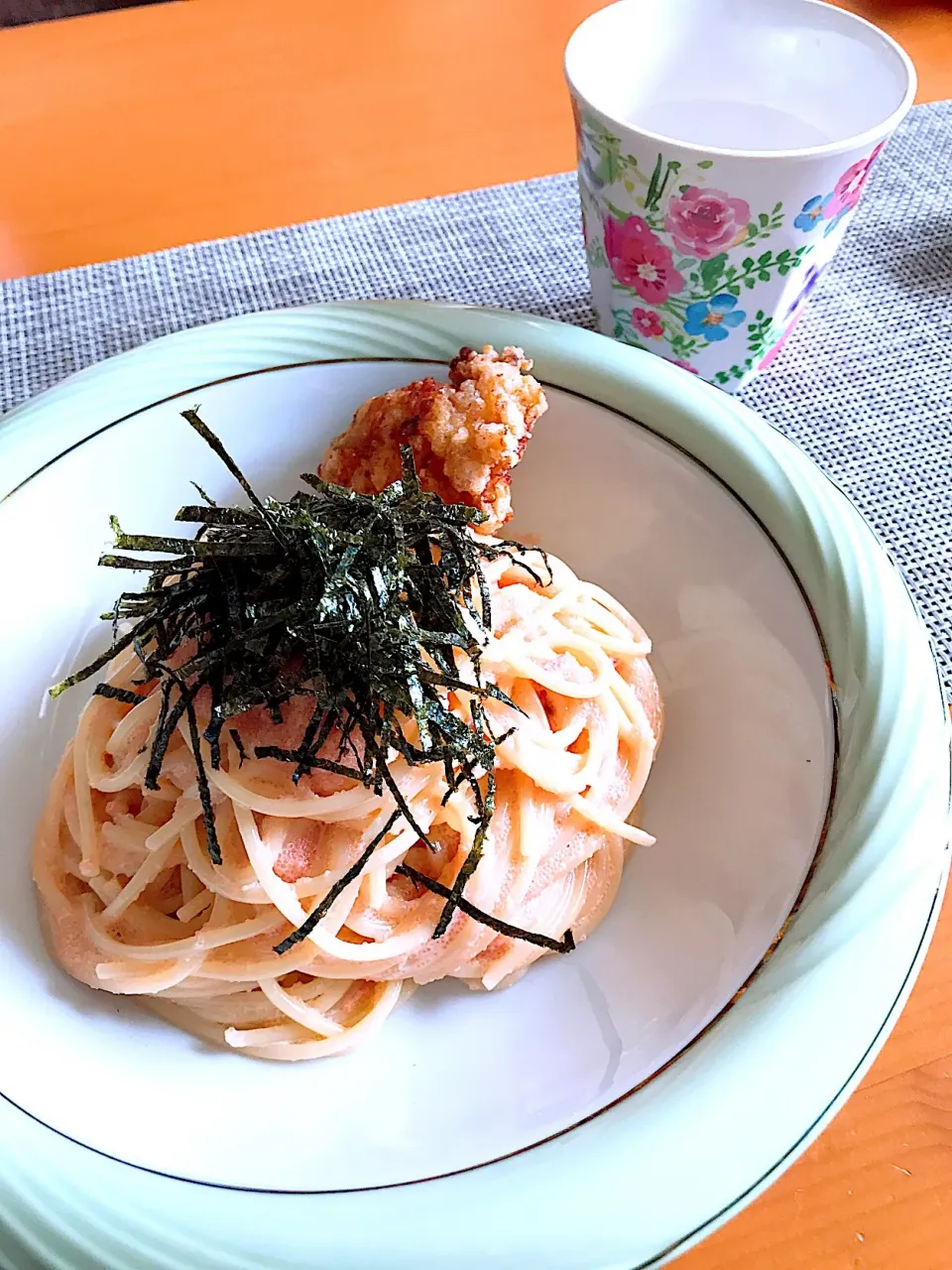 1人ランチ たらこスパゲッティ
昨日残りの唐揚げのせ|ちはるさん