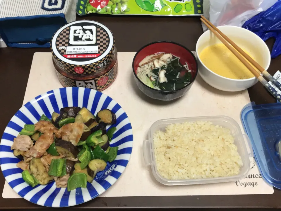 Snapdishの料理写真:豚なすピーマンの味噌炒め、納豆、味噌汁|ohwayさん