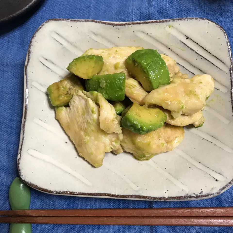 アボカドと鶏むね肉のマヨ炒め|あさかさん