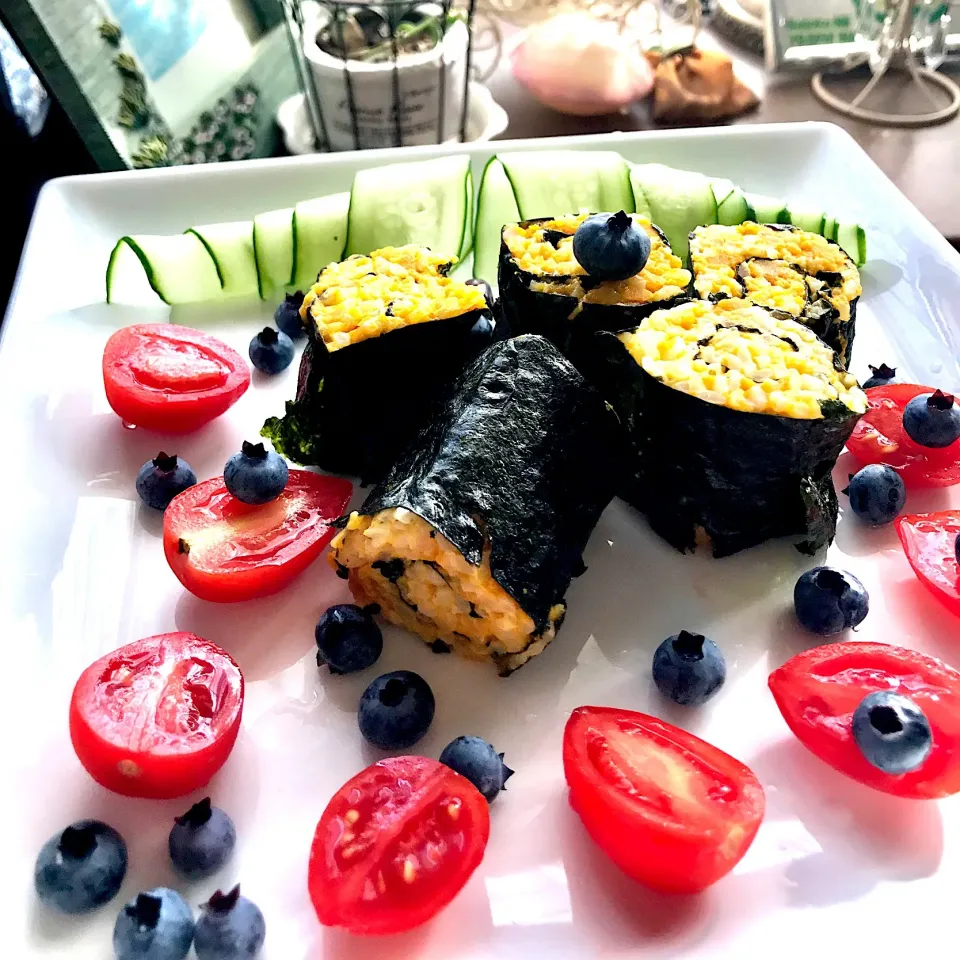 かぼちゃご飯の海苔巻き＆いちごトマト|minipicnicさん