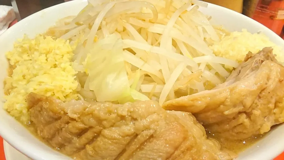 【夏期限定人気メニュー提供中】用心棒 の ラーメン(750円)＋追加豚1枚(100円)＋ニンニク＋ショウガW ＠神保町18102|大脇さん