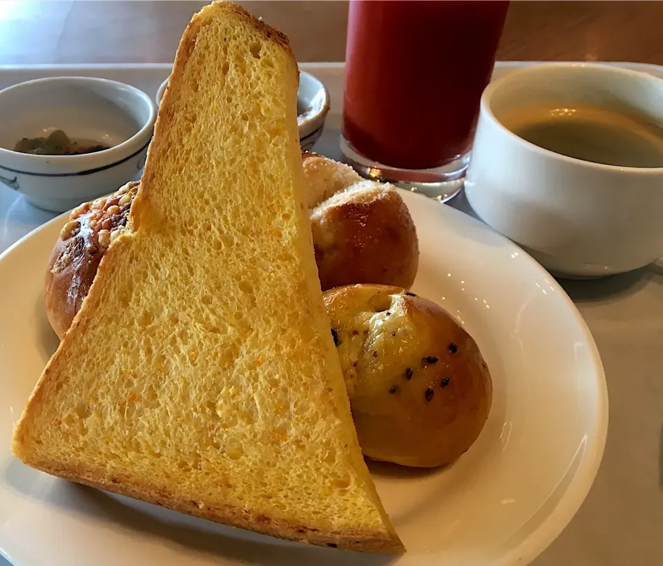 営業マンの朝ごはん☀️☀️🔆
カフェモーニング🍞☕️|ぽんたさん