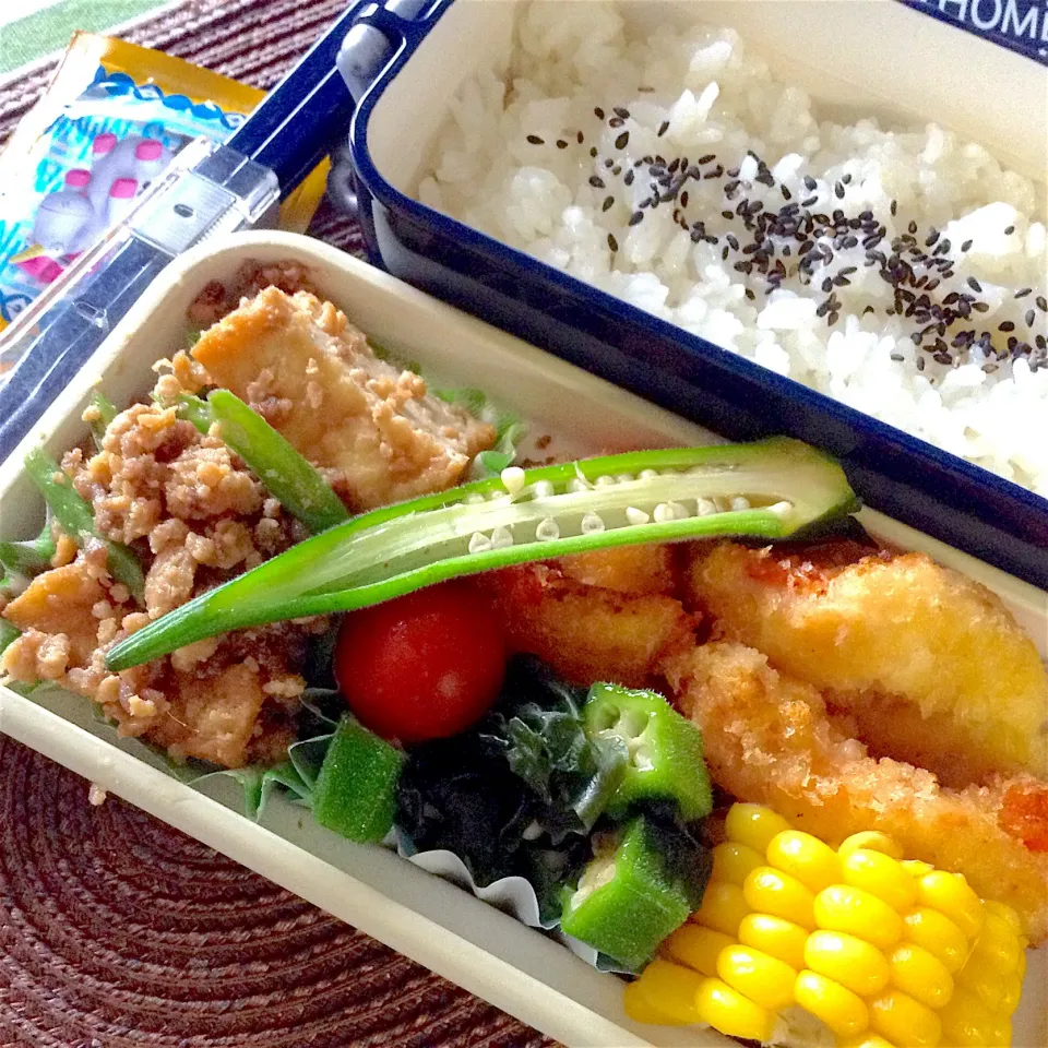 長女の中学弁当〜！
厚揚げそぼろ煮、もろこし、エビフライ|yukoさん