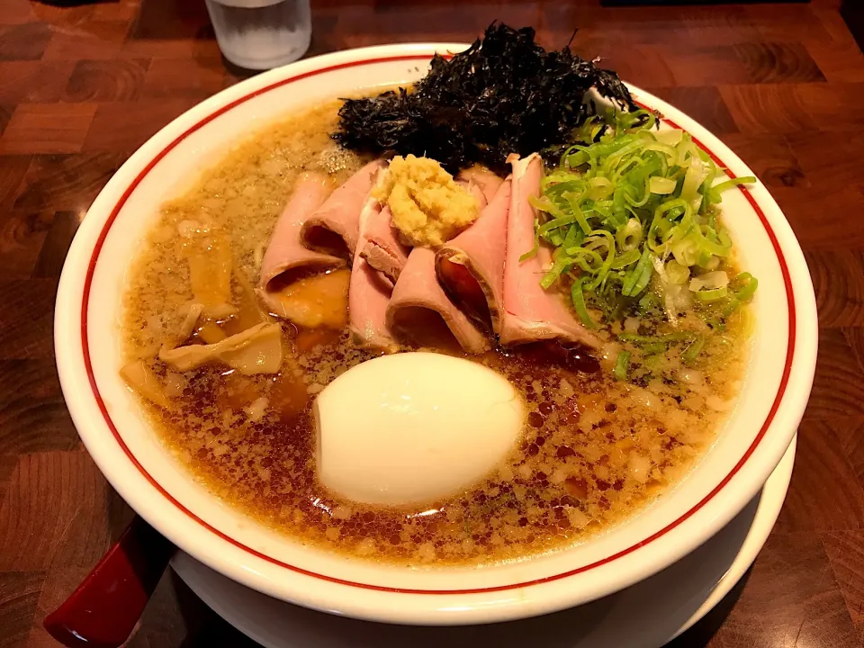 背脂生姜醤油全部のせラーメン 生姜多め|マハロ菊池さん