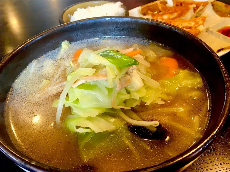 営業マンの昼ごはん☀️☀️☀️
キョウモゴミハッチン
野菜らーめんて餃子のセット|ぽんたさん