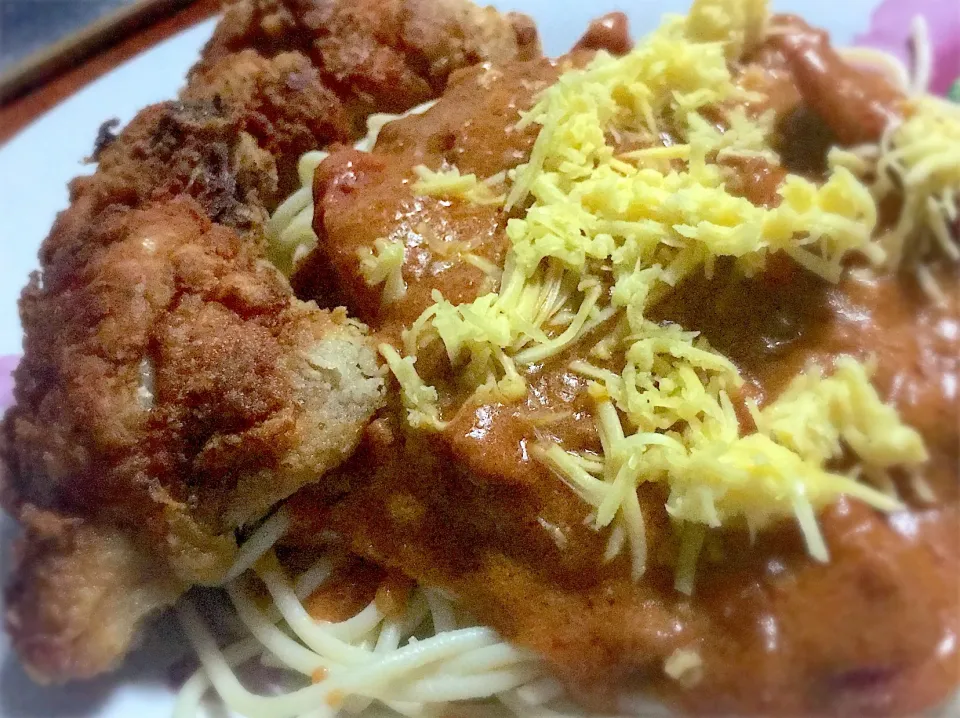 DFT: Sweet Spaghetti (kasing tamis magmahal nung nagluto 😂🤣) + Crispy Fried Chicken  #alamhegz  kain po! 👌🏻🍗🧀🍝 kain po! 🍽|Kamekawaさん