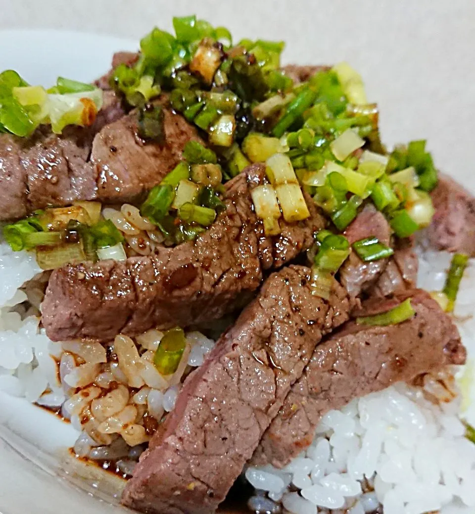 ~ステーキ丼~|りくれんさん