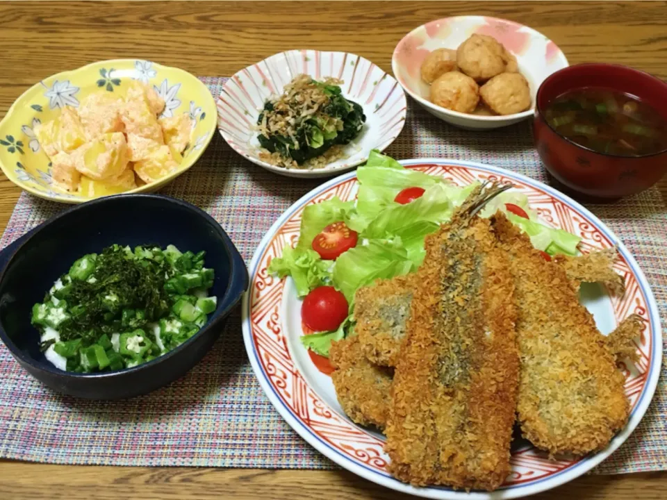 明太マヨポテト・ほうれん草のおひたし・イカボール煮物・なめこと青梗菜のお味噌汁・イワシフライ・とろろとオクラ|美也子さん