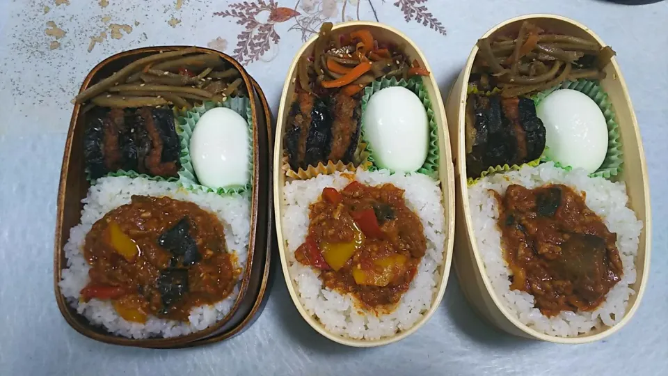 今日のお弁当

ラタトゥイユ(カレー味)
きんぴら
ナスのエビ挟み揚げ
茹で玉子(味塩)

#曲げわっぱ弁当
#今日のお弁当
#お弁当記録
#スタッフ弁当
#自分弁当|ボスママさん