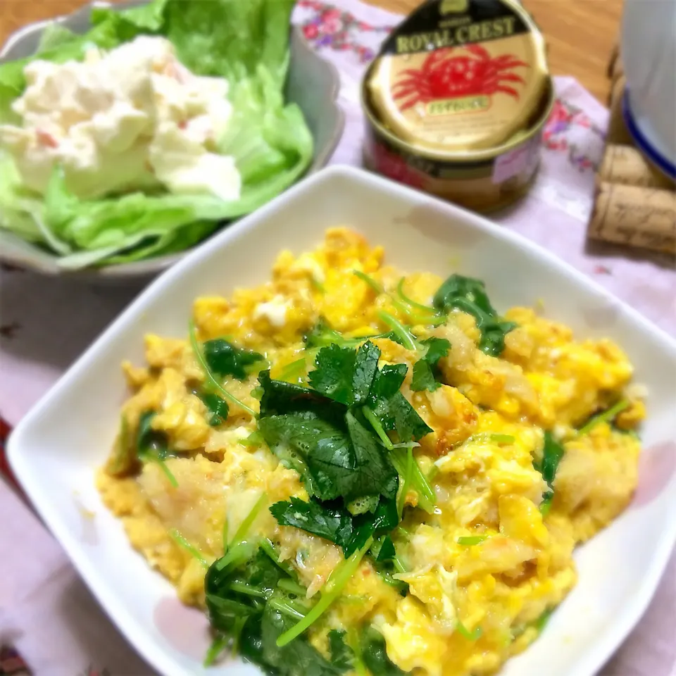 Snapdishの料理写真:2018/07/04 蟹缶 かに玉丼、セブン11 ポテトサラダ|kykyさん