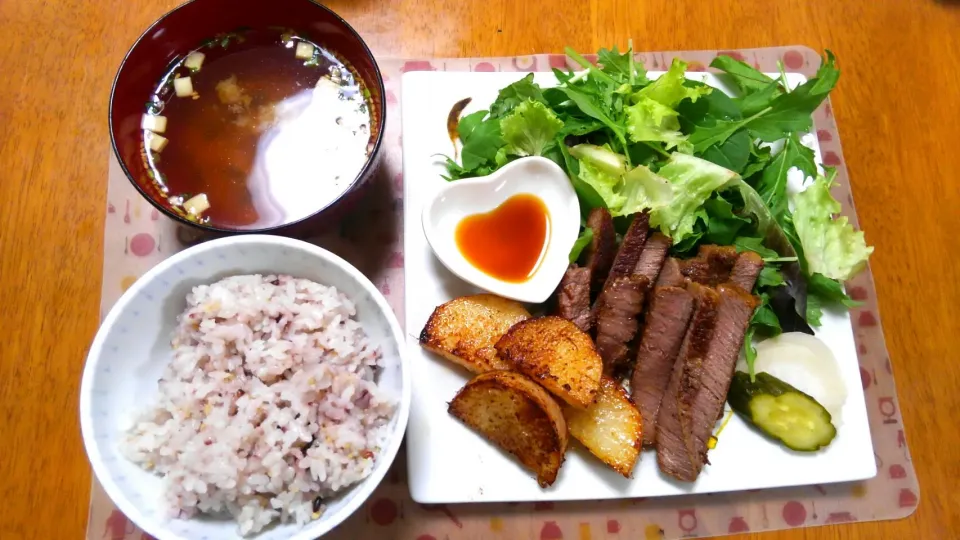 ６月２日　ステーキ　長芋ソテー　サラダ　お漬け物　お味噌汁|いもこ。さん