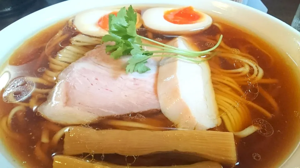 Snapdishの料理写真:【出張麺：名古屋】らぁ麺 紫陽花 の 醤油らぁ麺(大盛、730円)＋味玉(100円)＠ 六番町18102|大脇さん