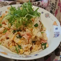 Snapdishの料理写真:簡単ランチ♡♡
息子が大好きな納豆チャーハン。

#おうちごはん #納豆チャーハン|Hiroko Nakamuraさん