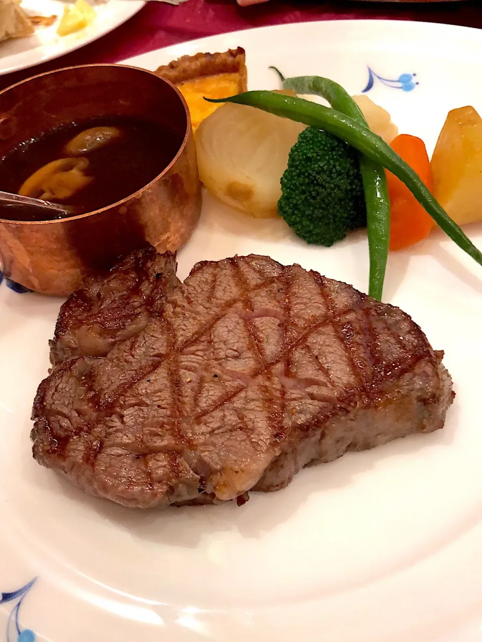 Snapdishの料理写真:松坂牛フィレ肉の炭焼き|chariotさん