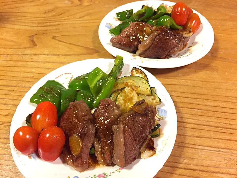 三角バラの焼き肉、ズッキーニ、ピーマン、プチトマト|pepiさん