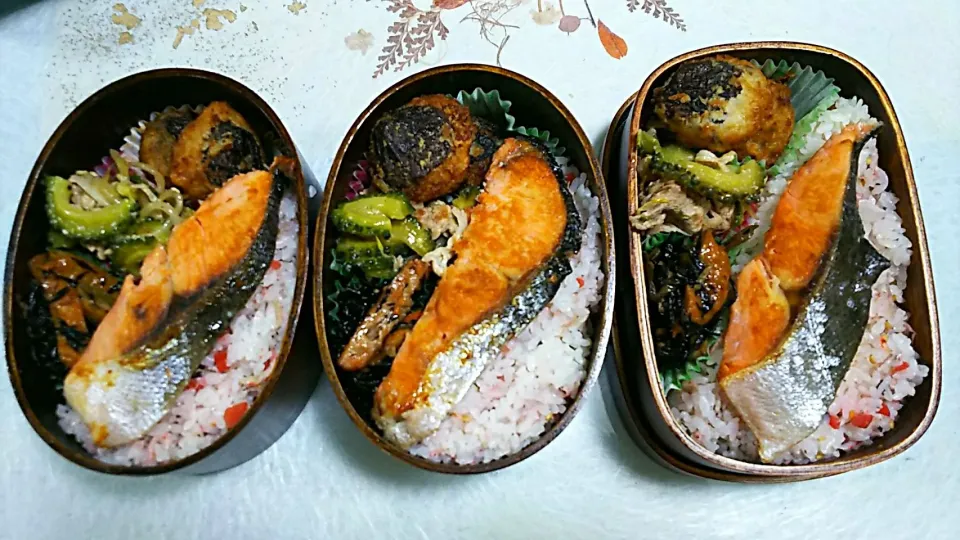 今日のお弁当

ゴーヤ入り肉野菜炒め
ひじき煮
椎茸の肉詰フライ
塩鮭焼き

カリカリ梅とﾁﾘﾒﾝｼﾞｬｺのご飯

#曲げわっぱ弁当
#今日のお弁当
#お弁当記録
#スタッフ弁当
#自分弁当|ボスママさん