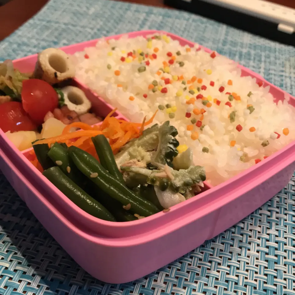 今日のお弁当🍱

週末金曜日
記録的大雨☔️

足元注意しながら
気をつけて
いってらっしゃい👋|mokoさん