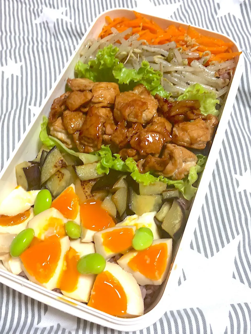 Snapdishの料理写真:7.6☆旦那弁当
コロコロ5色丼
味玉
ナスの煮びたし
豚の角煮風
もやしのナムル
人参のナムル|のん∞さん