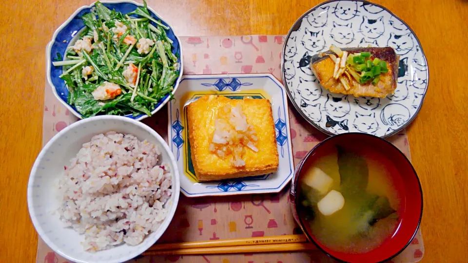 Snapdishの料理写真:６月４日　鰤の塩焼き　厚揚げ大根　さらだしタラバと水菜のマヨサラダ　お味噌汁|いもこ。さん