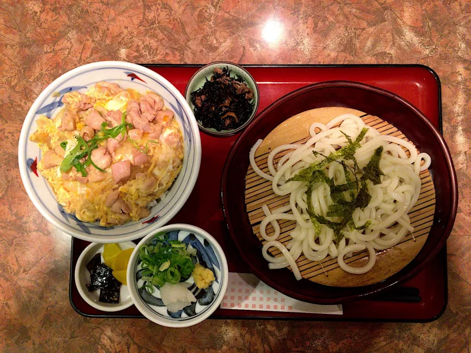 おすすめ定食(親子丼とざるうどん)|ばーさんさん