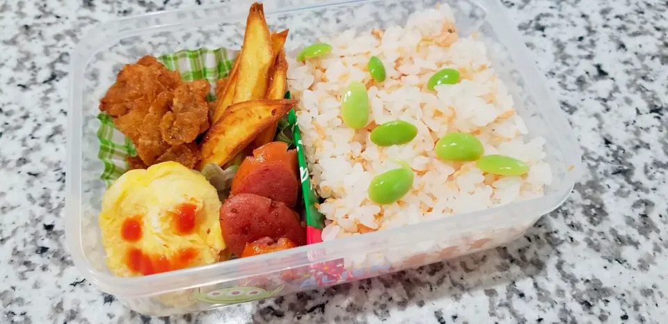 息子ちゃん❤ばぁばの家でお利口しててね弁当😆
・鮭と枝豆の混ぜご飯
・コーンフレークかき揚げ
・おさつフライ
・ニコチャンオムレツ
・ウィンナー炒め|あぁちゃんさん