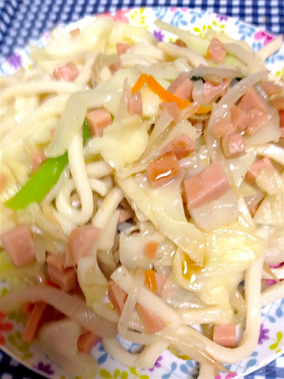 智流、焼うどん(*^^*)
味付けは塩コショウと麺つゆ(*^^*)|智さん