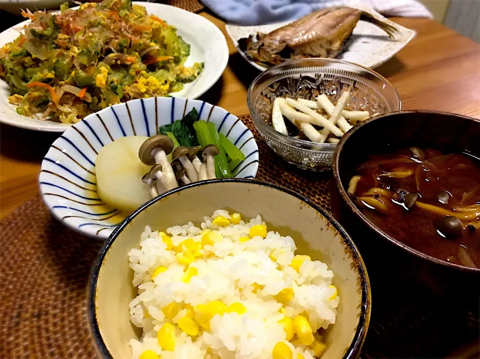 Snapdishの料理写真:夏ごはん #とうもろこしごはん #きのこたっぷり味噌汁#ふろふき大根#ゴーヤーチャンプルー#もずくと長芋の酢の物#鯵の干物|Tsugumiさん