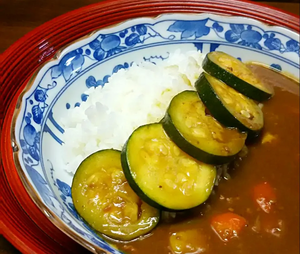 カレー
初 ズッキーニ入り|あらいぐまのしっぽさん