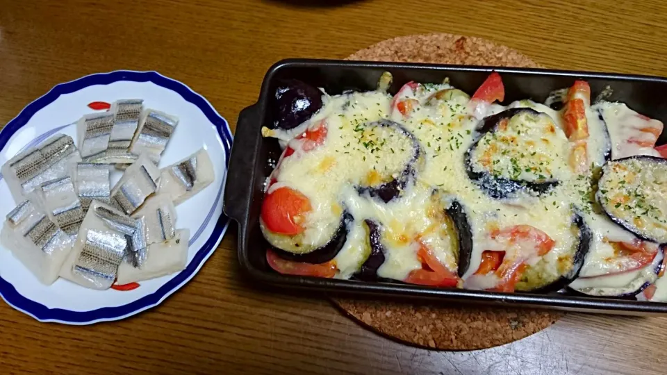 サヨリの蒲鉾、茄子トマトのチーズ焼き|Akiko Nakamotoさん