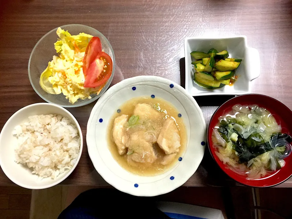 鶏むねのおろし煮 白菜と春雨、ワカメの中華スープ 白菜とゆで玉子のサラダ 韓国風きゅうり|おさむん17さん