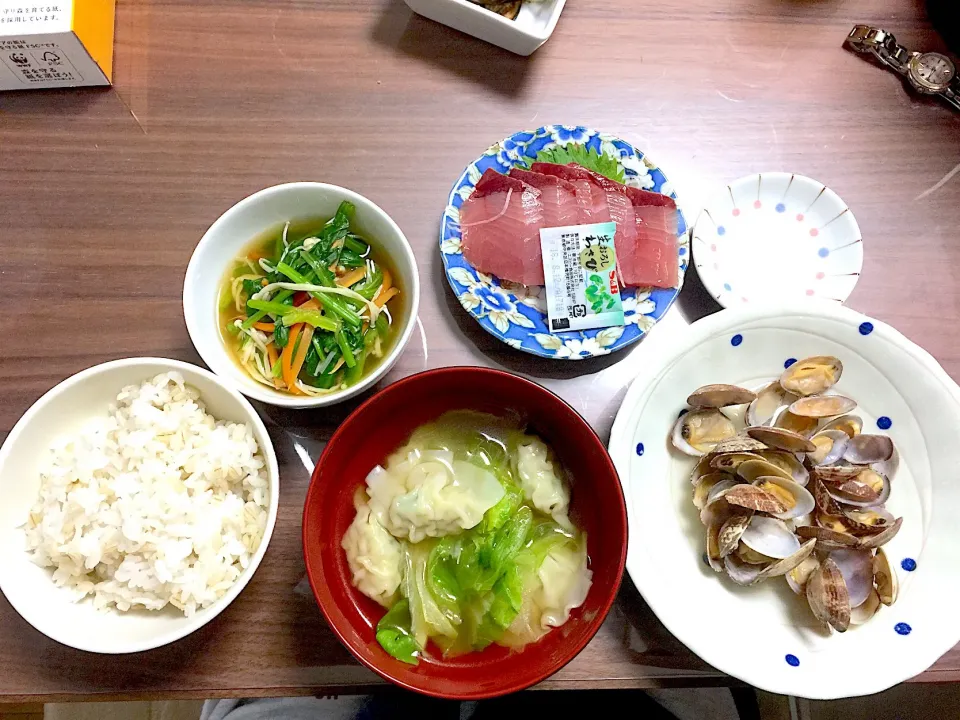 Snapdishの料理写真:あさりの酒蒸し 野菜とえのきの出汁煮 がんどぶりの刺身 水餃子入り中華スープ|おさむん17さん