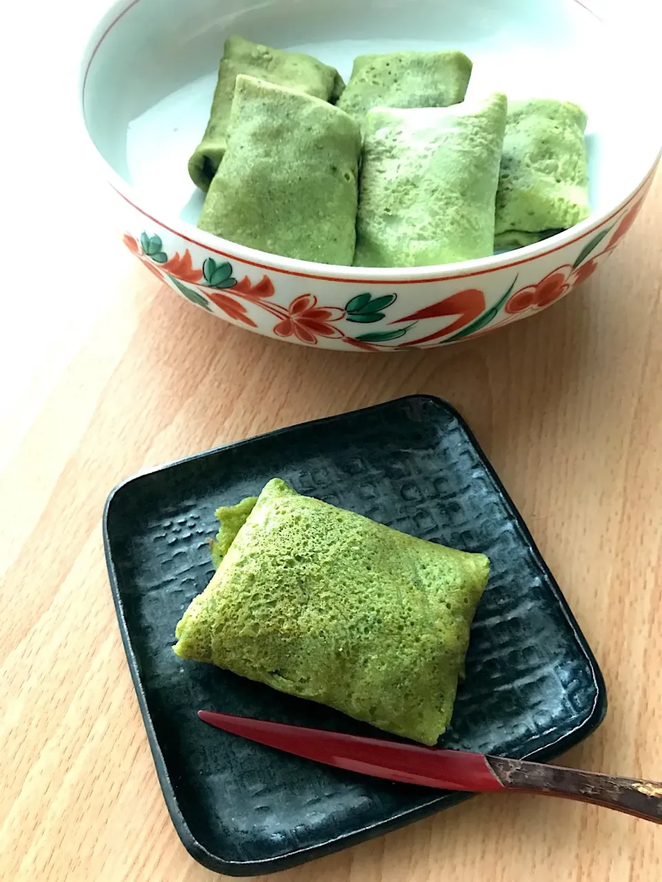 簡単おやつ ふっくらすずめ🐥HMで作る抹茶クレープ 餡包み|とんちんさん