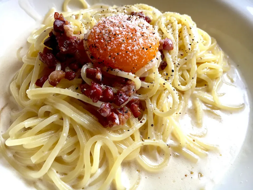 ベーコンビッツとヨード卵光🥚のカルボナーラ|ゆうじ.さん