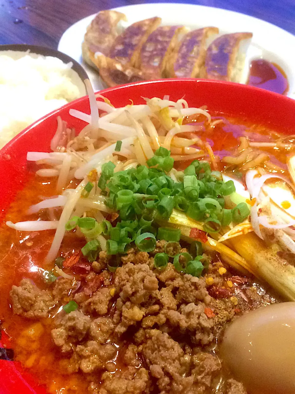 味噌麻辣麺 中辛 と ギョウザ|あじょさん